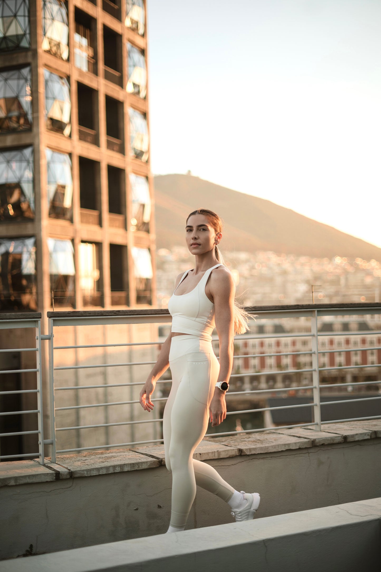 Performance Active meets Elegance Tights in Vanilla