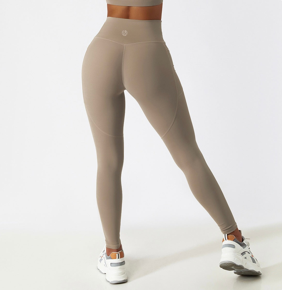 Performance meet Active Elegance Tights in Beige