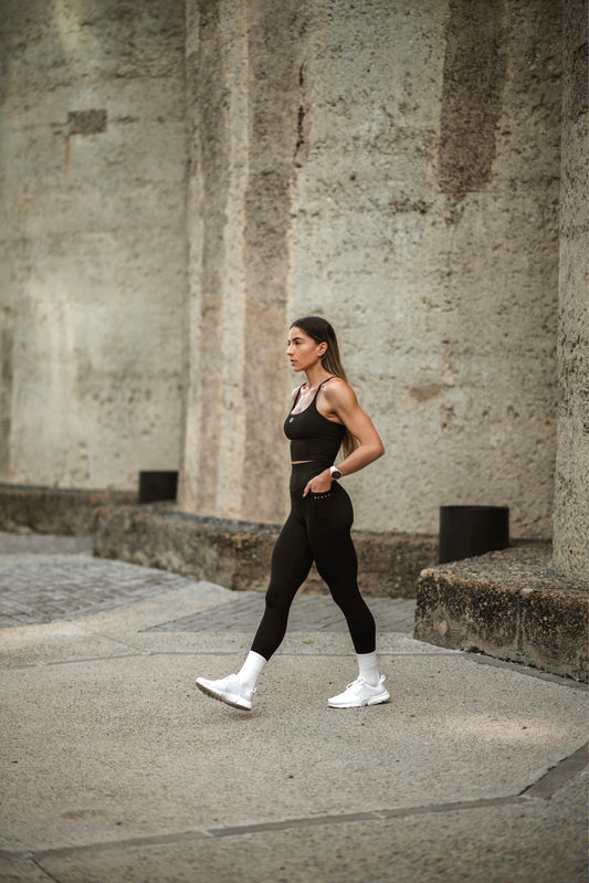 Performance meets Active Elegance Tights in Black