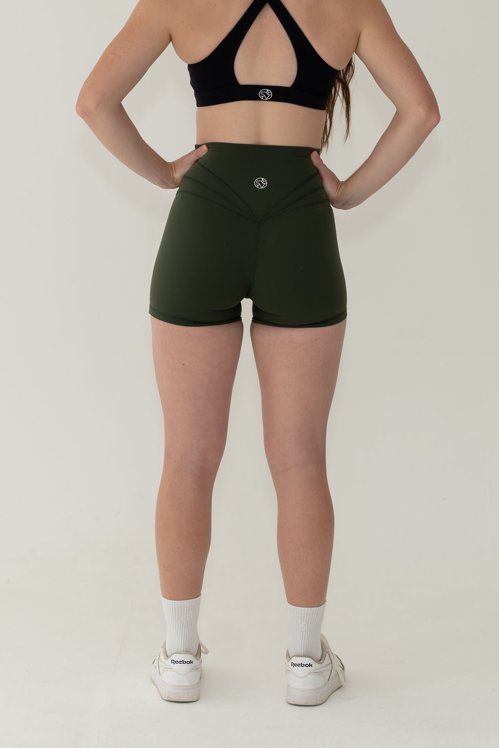 Born to Sirve shorts in Green